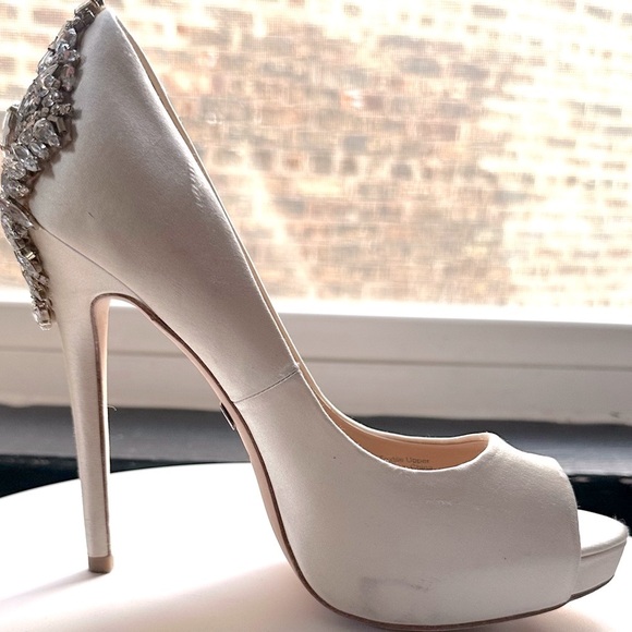 🌸BADGLEY MISCHKA🌸 Kiara Crystal Back Open Toe Pump  size 6.5 - Picture 4 of 16